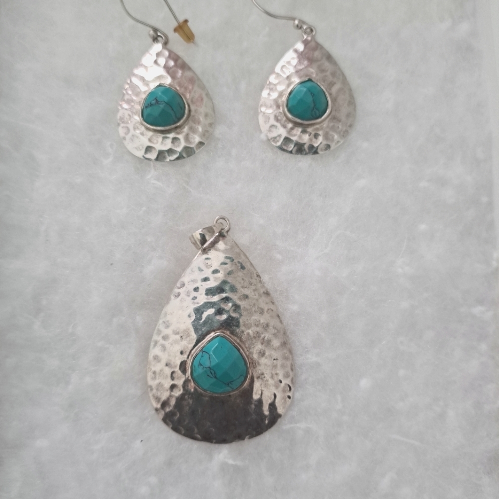 17 - Turquoise and silver pendant